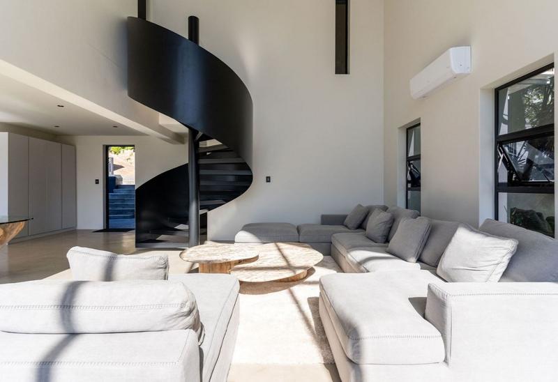 6 Bedroom Property for Sale in Hout Bay Western Cape